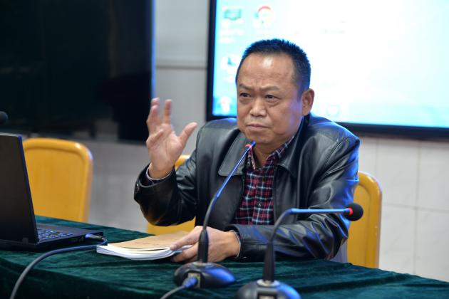 圖片12 區(qū)教科院教育改革研究中心研究員楊獨明發(fā)言