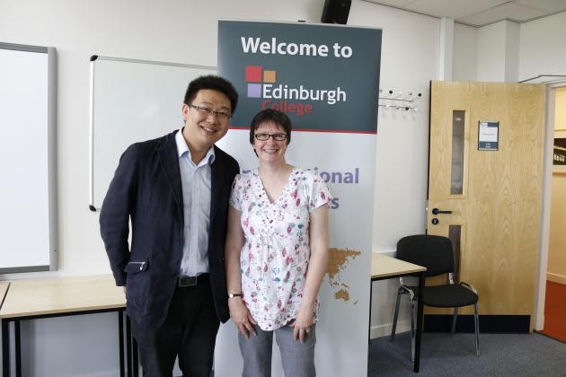 陳斌與學(xué)院教師Sarah合影