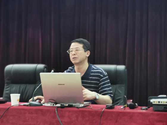 王校長(zhǎng)分享經(jīng)驗(yàn)