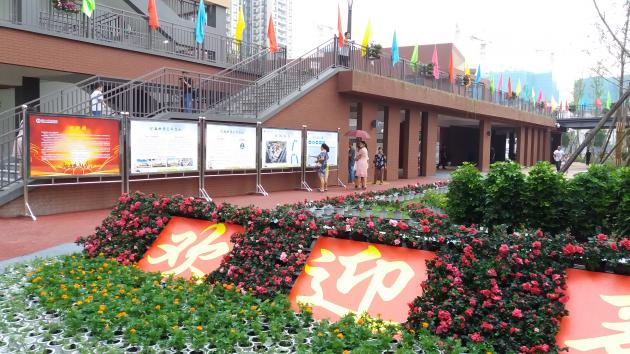 鮮花繽紛迎新生