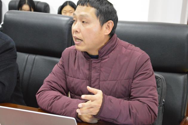 圖五 主研人員陳劍泉老師作開(kāi)題報(bào)告