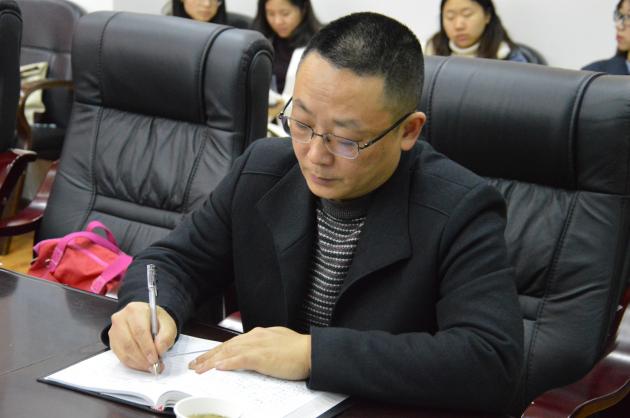 雙流中學(xué)研培處彭春暉主任主持會(huì)議