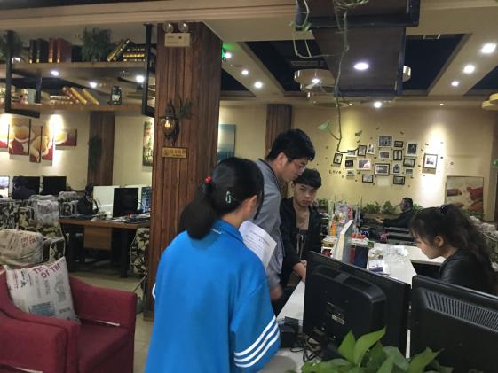 師生共同發(fā)放《倡議書》