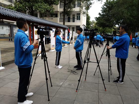 專業(yè)攝像機