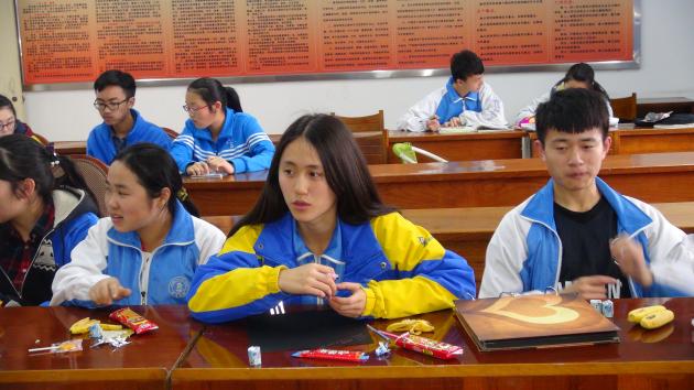 老一屆學(xué)生會(huì)主席姚蘭發(fā)言