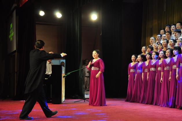 鄧?yán)蠋燁I(lǐng)唱