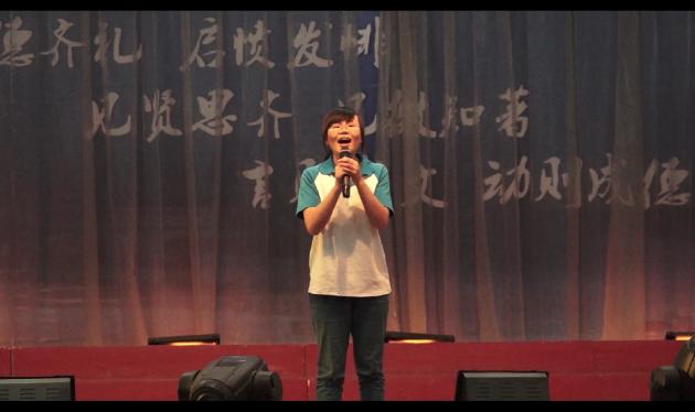 郭潔同學(xué)作《弘揚(yáng)五四精神》演講