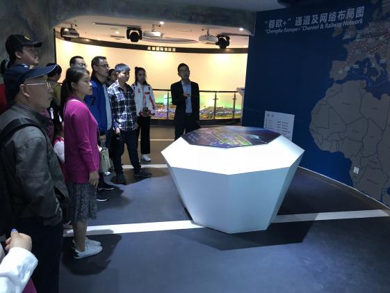 參觀青白江自由貿(mào)易試驗(yàn)區(qū)