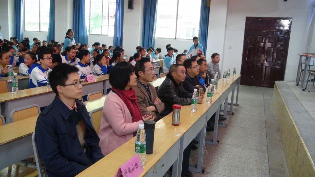 參加聯(lián)誼活動的各位領(lǐng)導(dǎo)