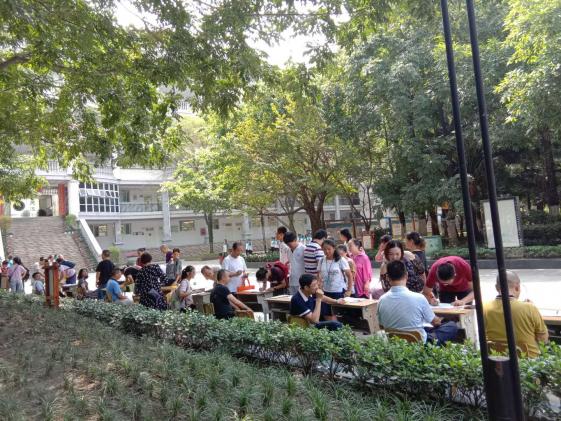  排隊(duì)報(bào)道啦