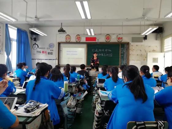 課堂上的劉老師