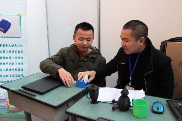 何星酉同學(xué)未評(píng)委老師展示作品