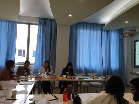 陳麗老師做開題報告