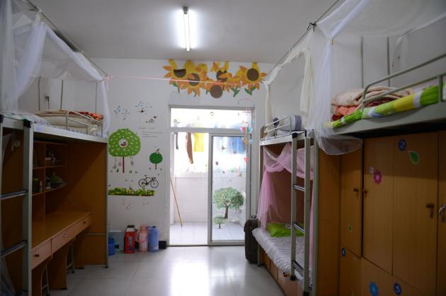 同學(xué)們像向日葵一樣蒸蒸日上，像大樹一樣茁壯成長(zhǎng)