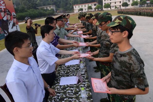 表彰軍訓(xùn)中成績(jī)突出的班級(jí)