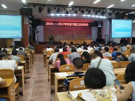 部門領(lǐng)導(dǎo)進(jìn)行工作總結(jié)匯報(bào)