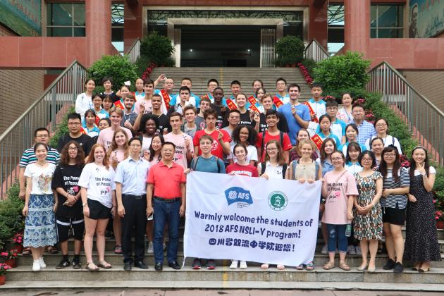 雙中師生與美國(guó)學(xué)生合影留戀