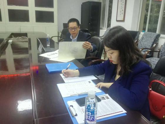 招生官審核學(xué)生材料