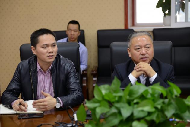 雙流中學(xué)副校長(zhǎng)徐天福匯報(bào)工作