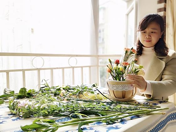 5-按照線上的花藝課程，開始插花啦