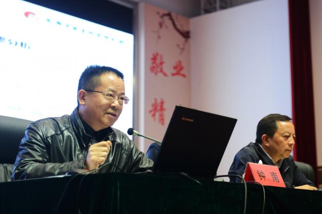 鐘南書記分析考試成績并作教學(xué)建議