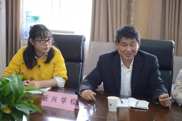 新興學(xué)校張校長發(fā)言