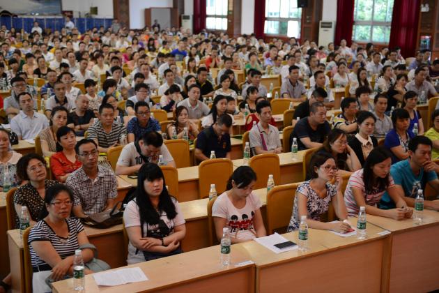 招生咨詢會(huì)座無虛席