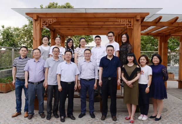 崔老師工作室及領(lǐng)導(dǎo)合影