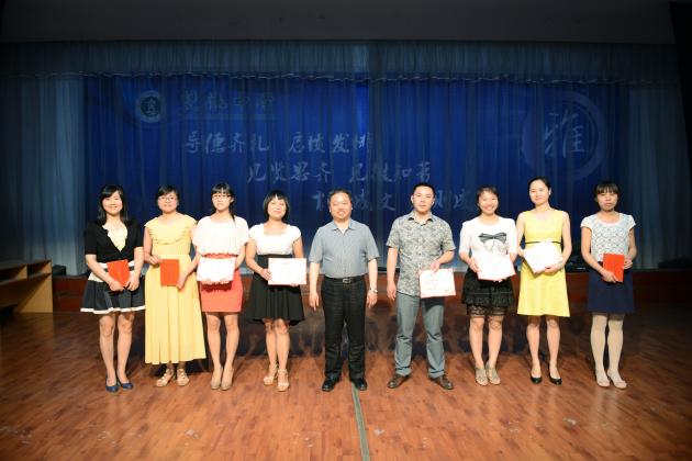 頒獎(jiǎng)合影