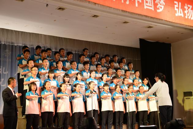 高一17班 演唱《咱當(dāng)兵的人》