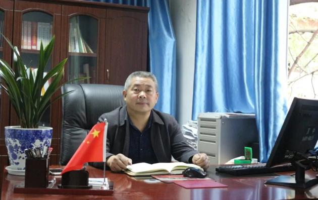 達州市萬源中學校長張忠祥