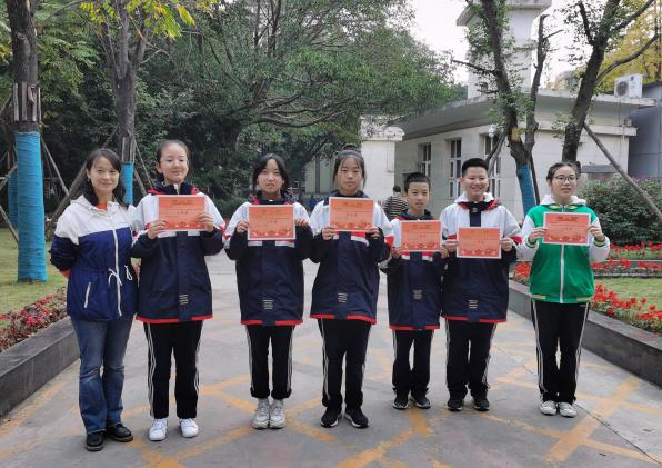 參與演講同學(xué)獲得證書