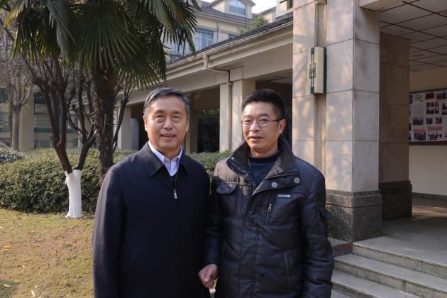 雙流中學(xué)技術(shù)組教研組長(zhǎng)唐永忠與中央電化教育館副館長(zhǎng)丁新合影