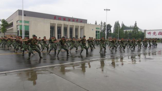 雙流中學(xué)高2015級(jí)新生入學(xué)軍訓(xùn)在什邡軍訓(xùn)基地完美結(jié)束