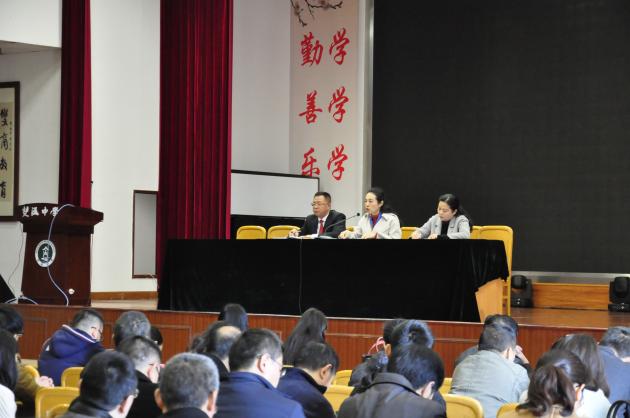 區(qū)委組織部副部長高琴講話