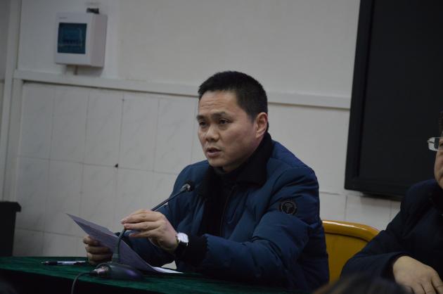 黨總支委員徐天福宣讀選舉批復