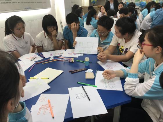 伍林老師帶領(lǐng)小組活動
