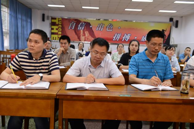 認真記錄的老師們