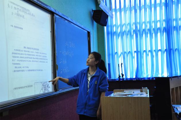 學(xué)生積極上臺展示