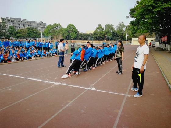 班主任現(xiàn)場(chǎng)督戰(zhàn)