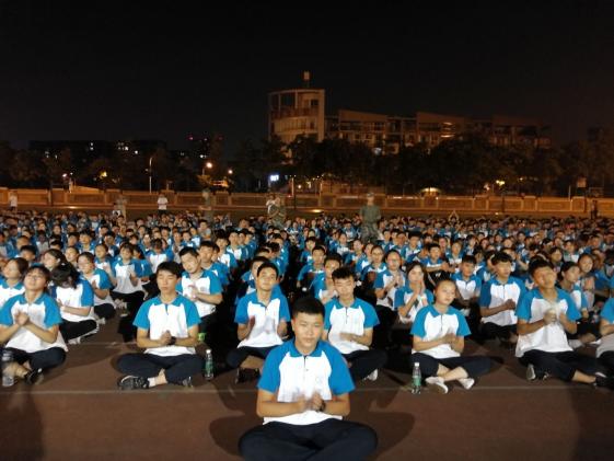 隊(duì)列整齊 專心聆聽(tīng)