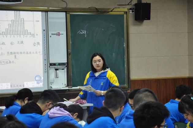 學(xué)生上臺講思路