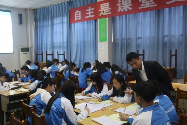 趙一凡老師在上試卷評(píng)講課