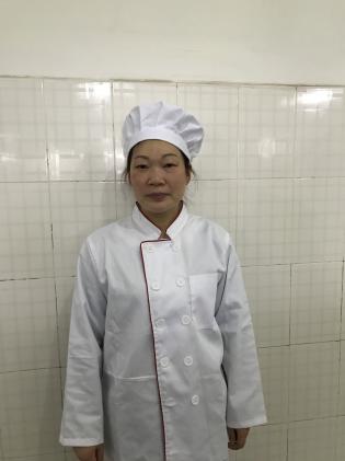 葉英（食堂組長）