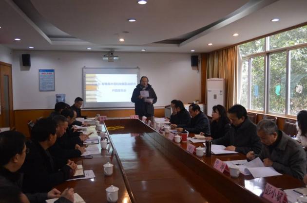 大彎中學(xué)陳進(jìn)校長致歡迎詞和宣讀了課題立項(xiàng)通知書