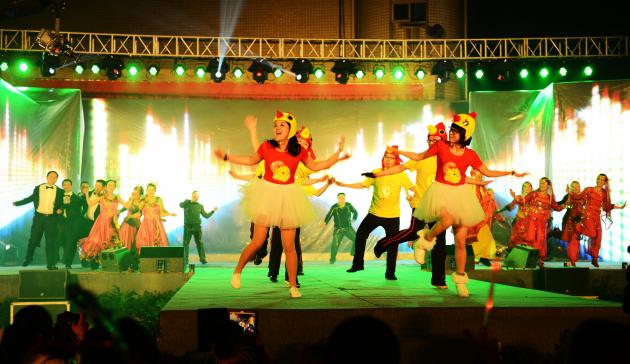 英語教研組的《Crazy time》