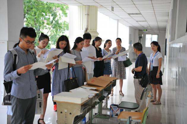 應(yīng)聘教師領(lǐng)取資料