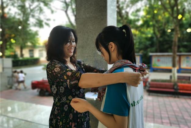 像母親般關(guān)愛(ài)學(xué)生