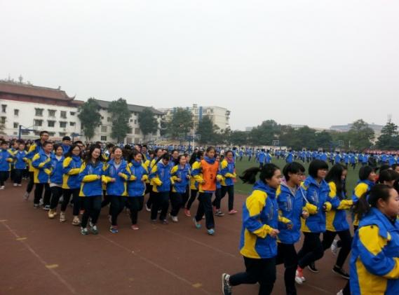 雙流中學冬季健身長跑活動現(xiàn)場