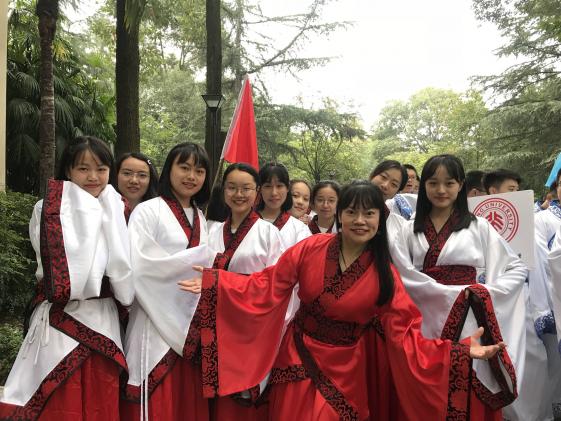 馮老師與學生參加活動